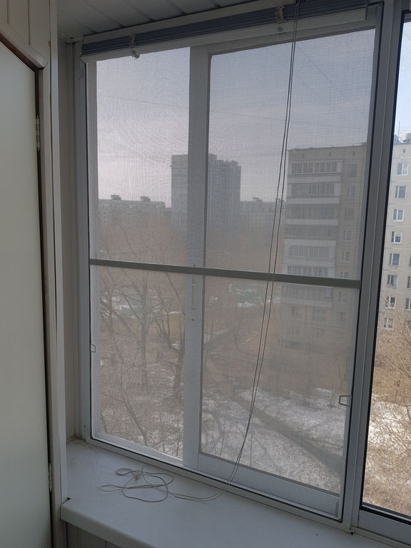 рамочная москитная сетка на пластиковые окна
